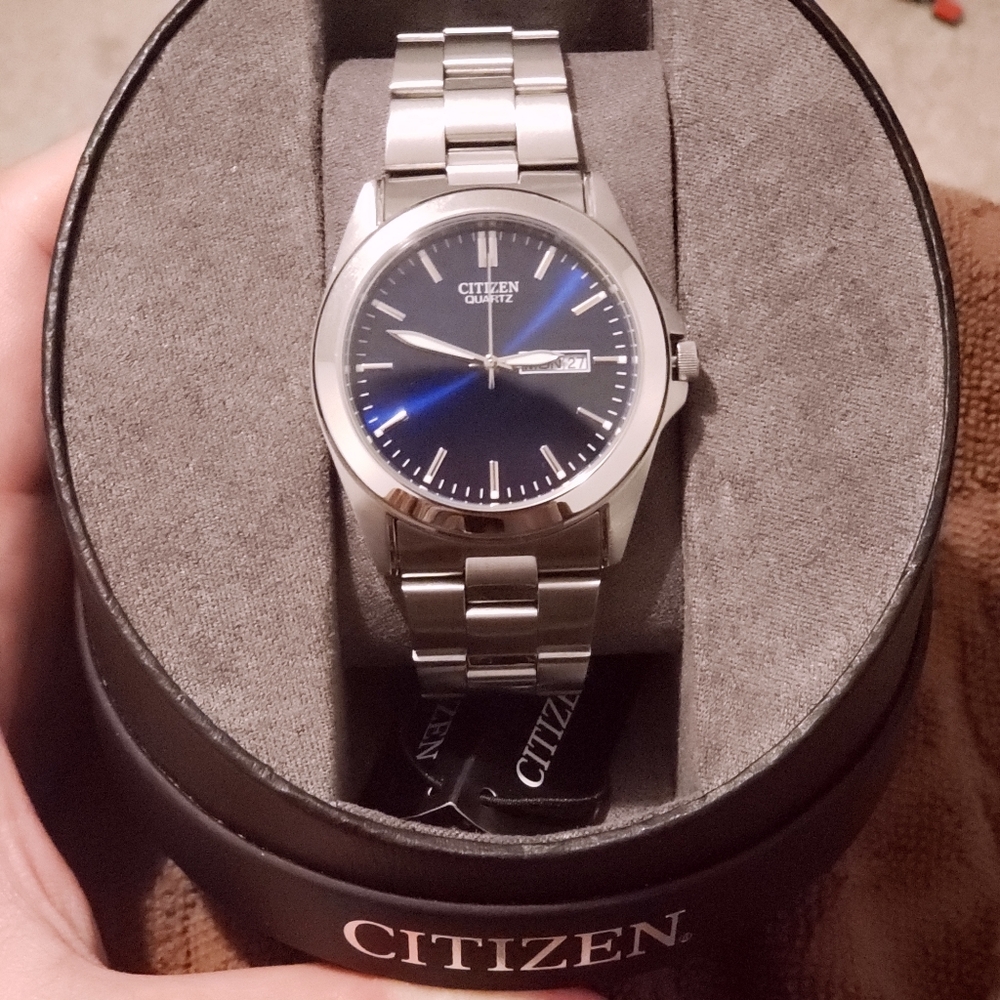 Citizen - Picture 2 of 6